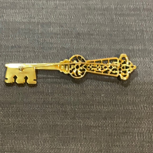 Vintage gold skeleton, key brooch with gem - Picture 2 of 8